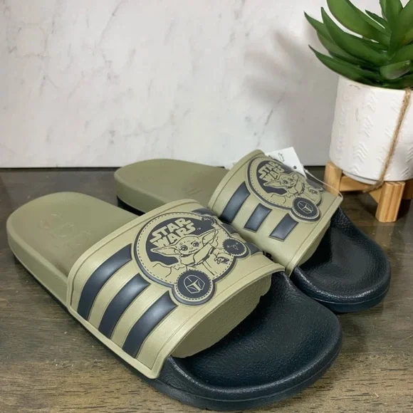 adidas x Star Wars Mandalorian Baby Yoda Adilette - Picture 6 of 8